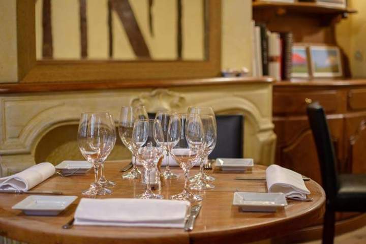 Table ronde restaurant français Paris