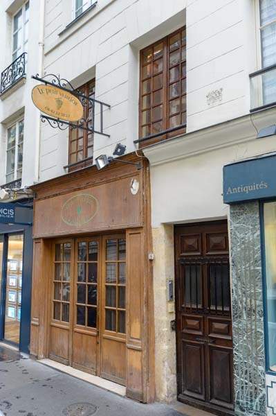 Devanture le petit verdot Paris